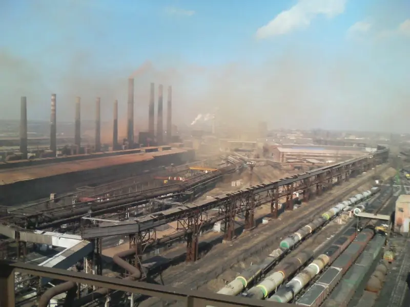 Makeevsky metalurji tesisi: inşaat sırasında sabotaj