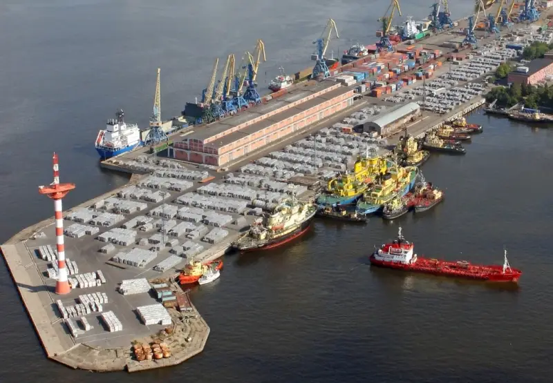 Источник: Большой порт Санкт-Петербург прекратил перевалку селитры из-за угрозы ударов беспилотников