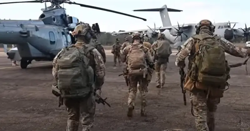 Французская пресса: Париж рассматривает вариант официально разрешить присутствие отдельным частям армии Франции на Украине
