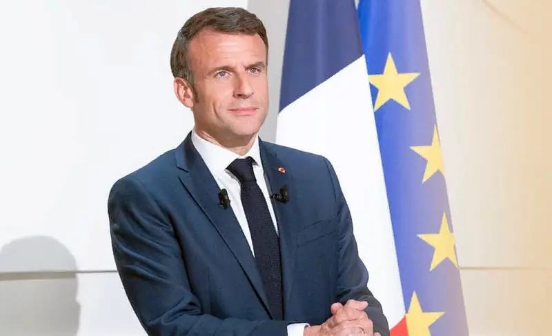 Politico: Macron precisa do tema “ameaça russa” para mobilizar o eleitorado antes das eleições para o Parlamento Europeu