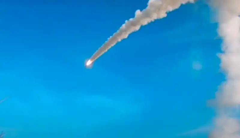 Прилёт в аэропорт «Жупяны»: ВС РФ нанесли мощный ракетный удар по Киеву