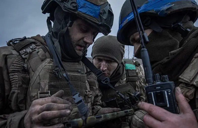 Украинский ТГ-канал: Обещанной Зеленским ротации войск на передовой нет, так как менять просто некем
