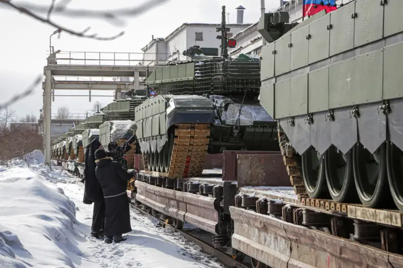 Уралвагонзавод отправил в войска новую партию танков Т-90М «Прорыв»