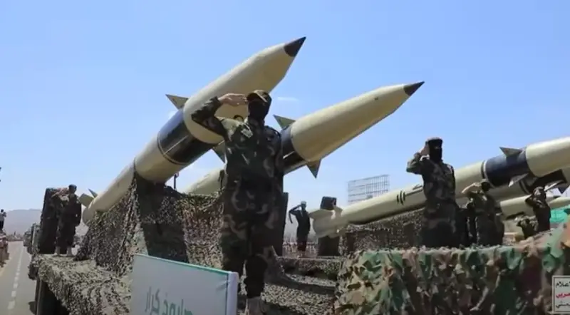 Gli Houthi dello Yemen rivendicano un attacco missilistico su Eilat israeliana e un attacco contro una nave americana