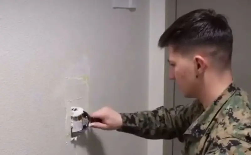 Il comando ha invitato i marines americani in una base in California a riparare autonomamente le loro caserme