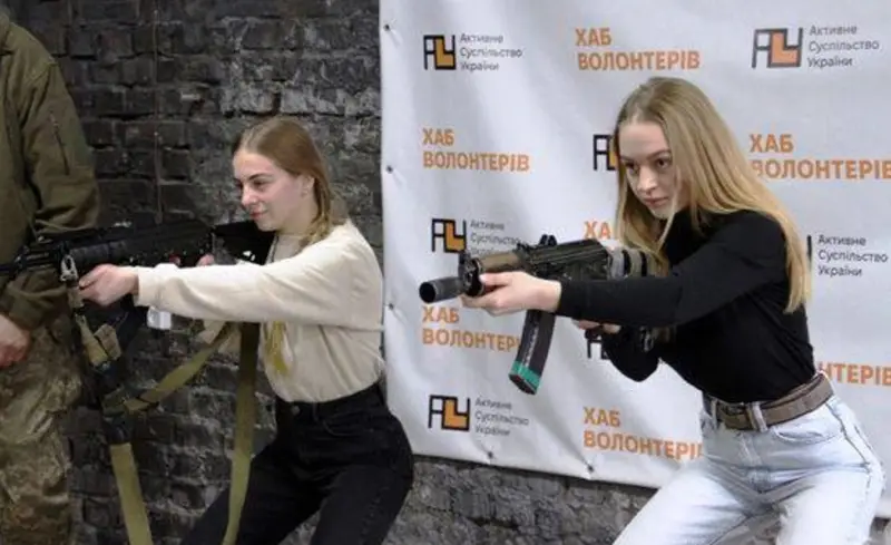 Одна из бригад ВСУ набирает девушек от 16 лет в женский батальон «Белоснежек»