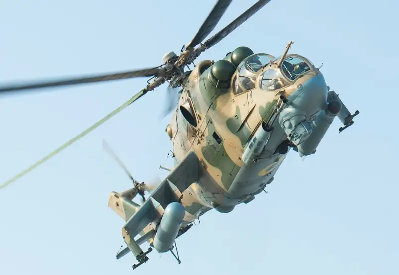 Камера российского FPV-дрона запечатлела вертолёты Ми-24 ВСУ, работающие с кабрирования