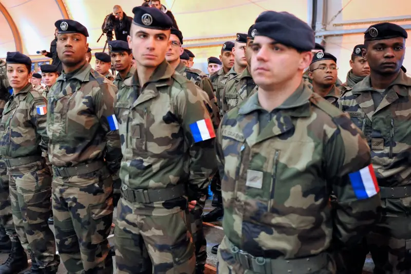 Fost ofițer francez de contrainformații: Armata franceză este atrasă în Ucraina de promisiunea unor plăți mari