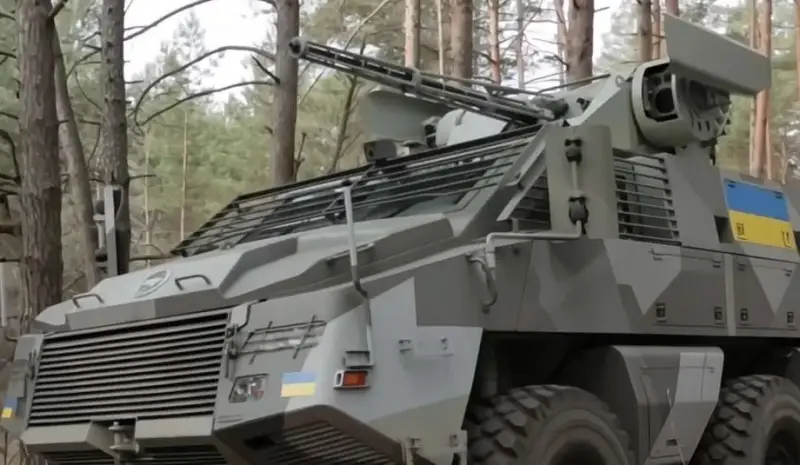 O carro blindado Mbombe 6 da África do Sul é oferecido às Forças Armadas Ucranianas