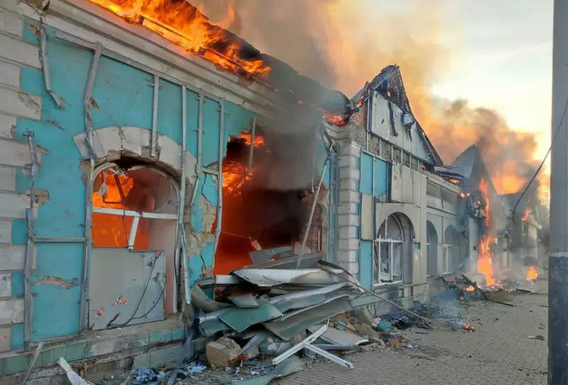 오체레티노에서는 우크라이나군이 기차역 북서쪽으로 후퇴하여 벽돌 공장에서 방어를 유지하려 했습니다.