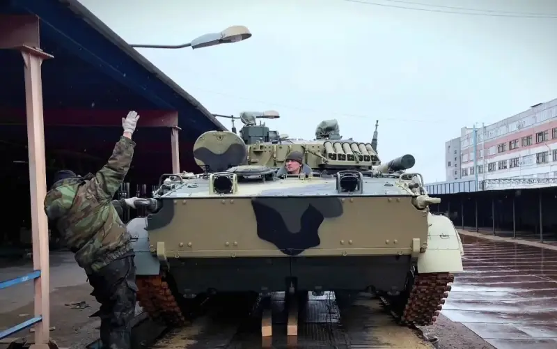 Третья с начала года партия новых боевых машин пехоты БМП-3 отправилась в войска