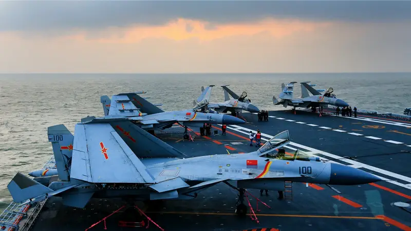المقاتلات الصينية المتمركزة على حاملات الطائرات