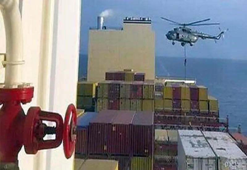 이스라엘 외무장관은 호르무즈 해협에서 선박을 납치한 뒤 이란이 '해적 작전'을 벌이고 있다고 비난했다.