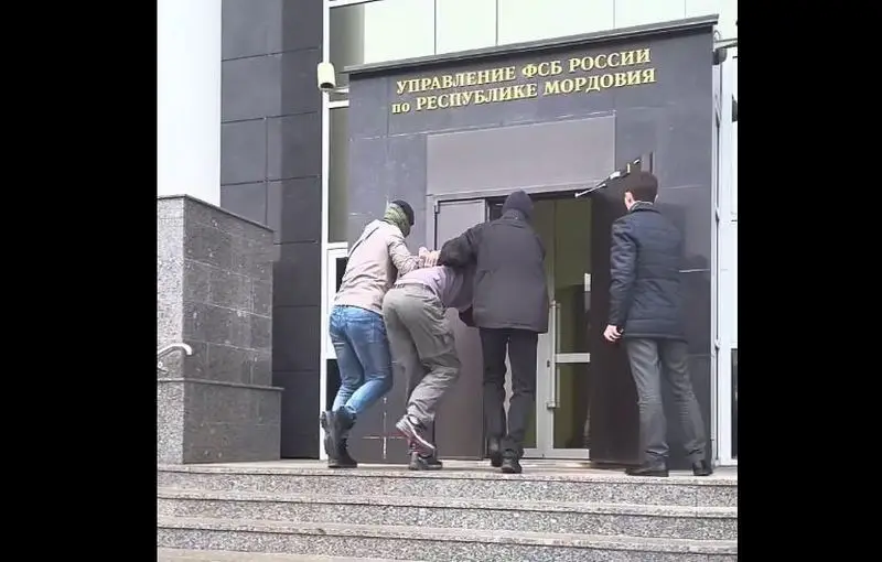 Gli agenti dell'FSB hanno arrestato due residenti di Saransk che intendevano passare dalla parte dell'Ucraina e combattere contro la Russia