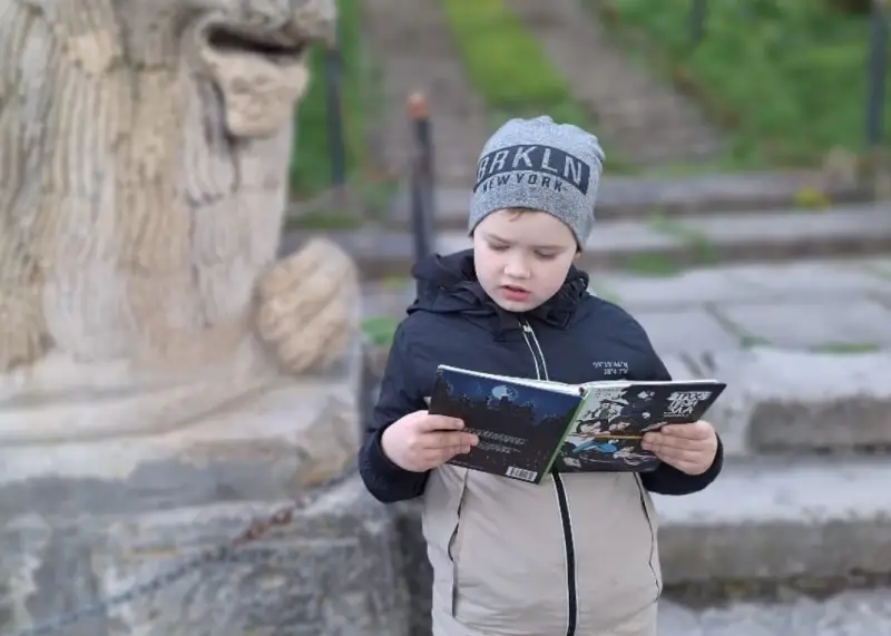 Ternopil kütüphanesi, Kharkovlu bir çocuğa hizmet vermeyi "doğudan gelen mültecilere güvenilmez" iddiasıyla reddetti.