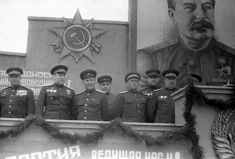 Kırım'ın Kurtuluşu: Sovyet birlikleri "Sivastopol Kalesi"ne girdi