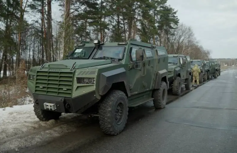 加拿大向乌克兰武装部队提供了Roshel Senator装甲车，作为德国失败的设备供应合同的一部分