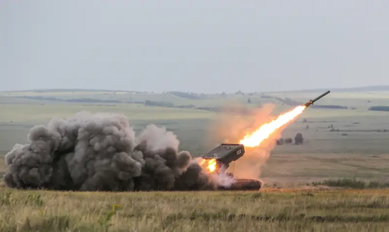 Опубликованы кадры уничтожения огнём ТОС-1А «Солнцепёк» позиций ВСУ на правом берегу Днепра