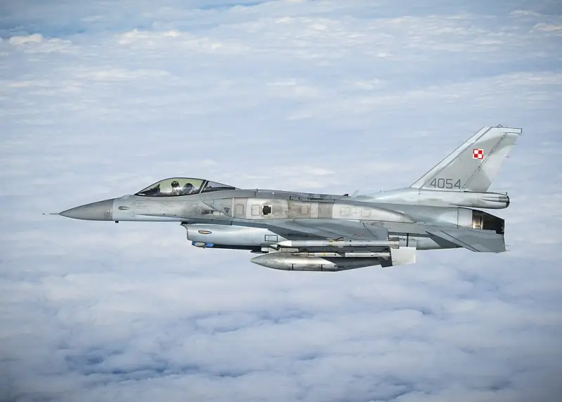 Польша поднимала в воздух дежурные самолёты в связи с серией ударов ВС РФ по объектам на Украине