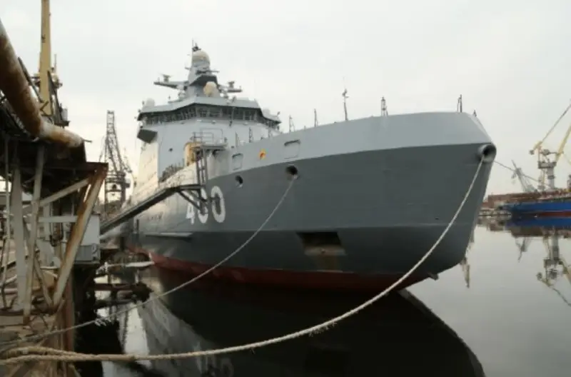 プロジェクト23550戦闘砕氷船「イワン・パパニン」の乗組員が船へのチェックインを完了