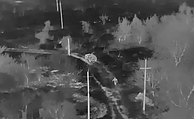 オチェレティーノ地域の第二防衛線から逃走するウクライナ兵の映像が映される。