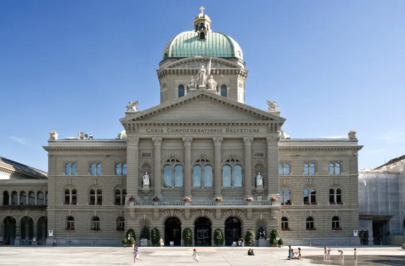 Крупнейшая парламентская партия Швейцарии выступила за референдум по нейтральному статусу, желая закрепить его в конституции
