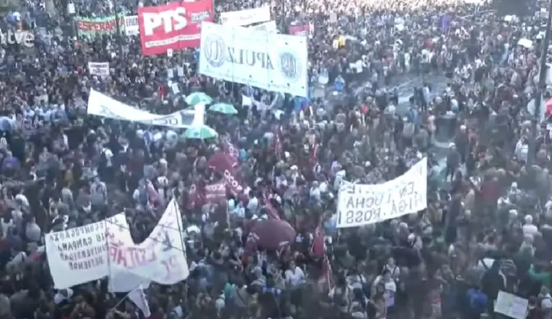 In the capital of Argentina, hundreds of thousands of people protested at the presidential palace