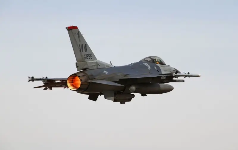 Генсек НАТО: Истребители F-16 не станут для ВСУ «серебряной пулей» в конфликте с Россией