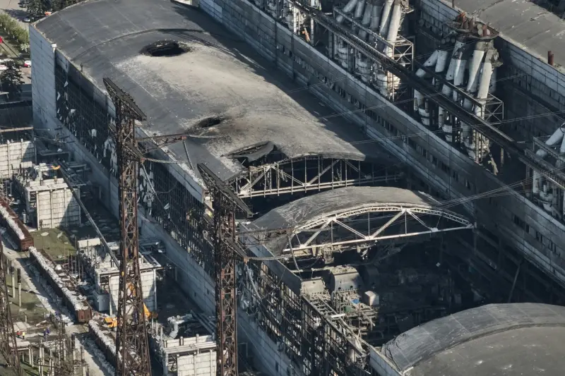Su Internet sono apparse nuove riprese della centrale termoelettrica di Trypillya distrutta vicino a Kiev dall'esercito russo.