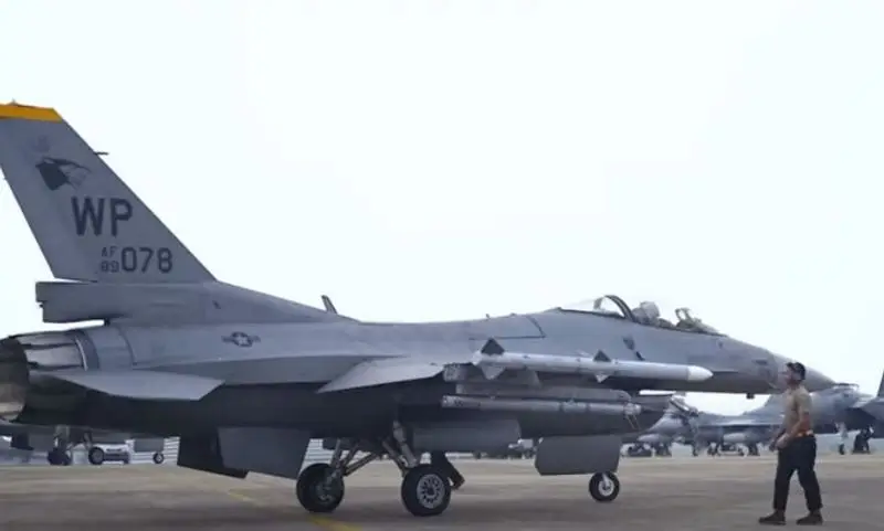 Business Insider: Переданные Украине истребители F-16 впервые в истории столкнутся с передовыми российскими боевыми системами
