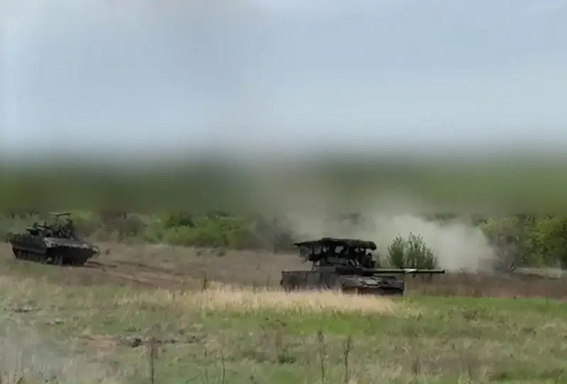 俄武装部队从两个方向完成对诺沃卡利诺沃的覆盖，并从南部进入克拉马托尔斯克地区