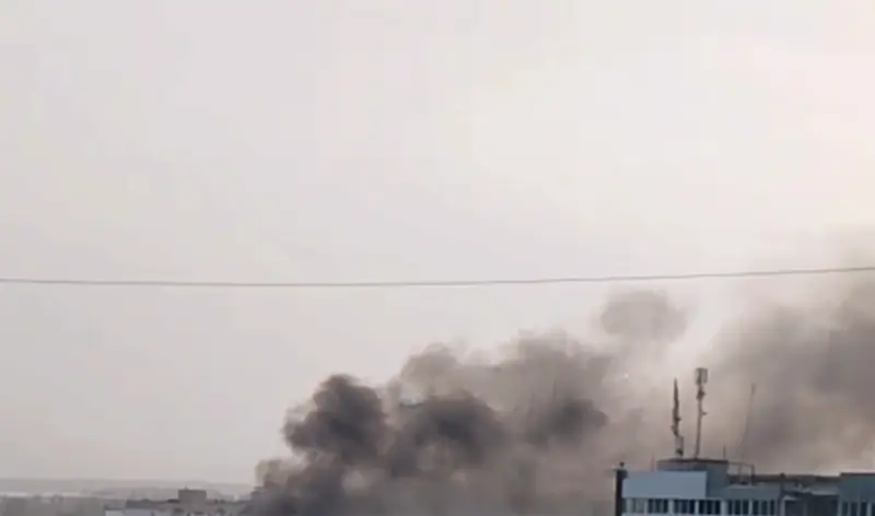 러시아군이 니콜라예프의 적 목표물을 공격하고 있습니다.