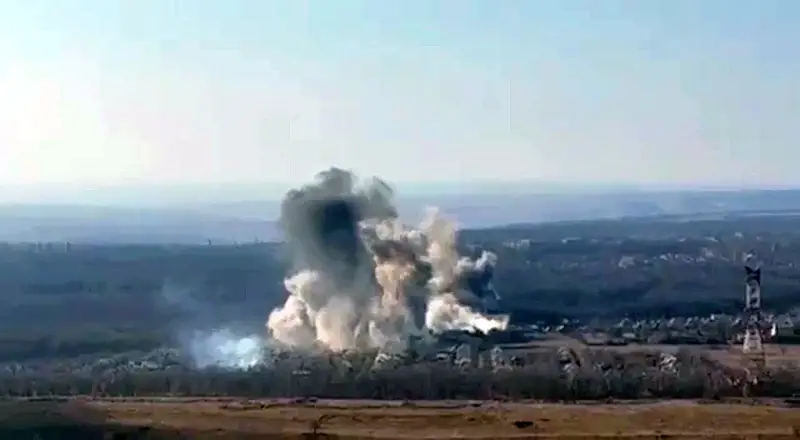 “Diseño del paisaje” de las Fuerzas Aeroespaciales de Rusia: se muestran imágenes de los ataques de la FAB con el UMPC a posiciones de las Fuerzas Armadas de Ucrania en Chasov Yar