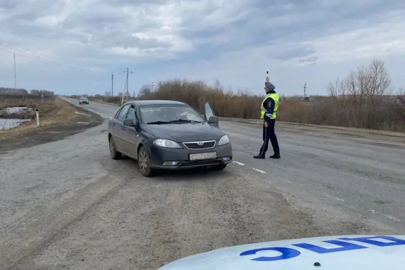 Un ispettore della polizia stradale è stato arrestato per aver fatto passare per una tangente l'auto di un sospettato di omicidio a Lyublino.