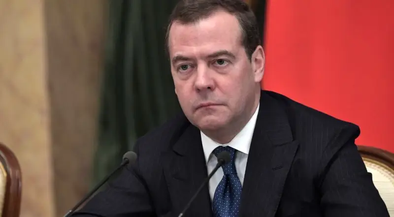 «Надо установить уголовную ответственность для иноагентов»: Медведев прокомментировал события в Тбилиси