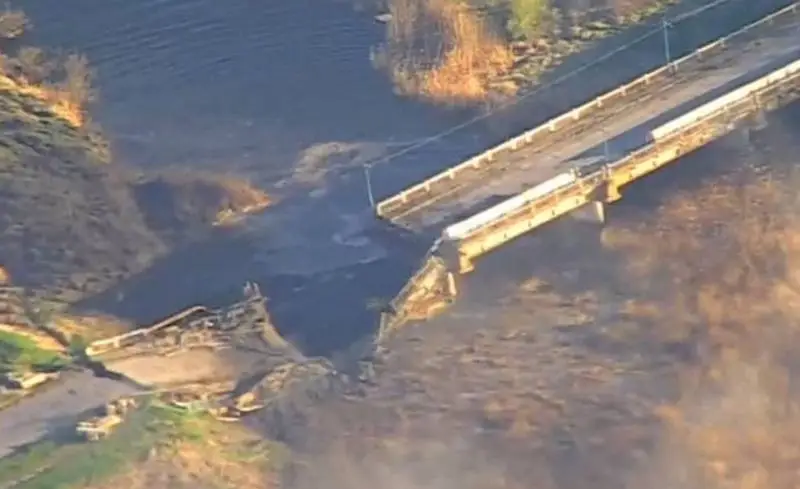 Российская авиация бомбовым ударом уничтожила мост в районе Гуляйполя Запорожской области