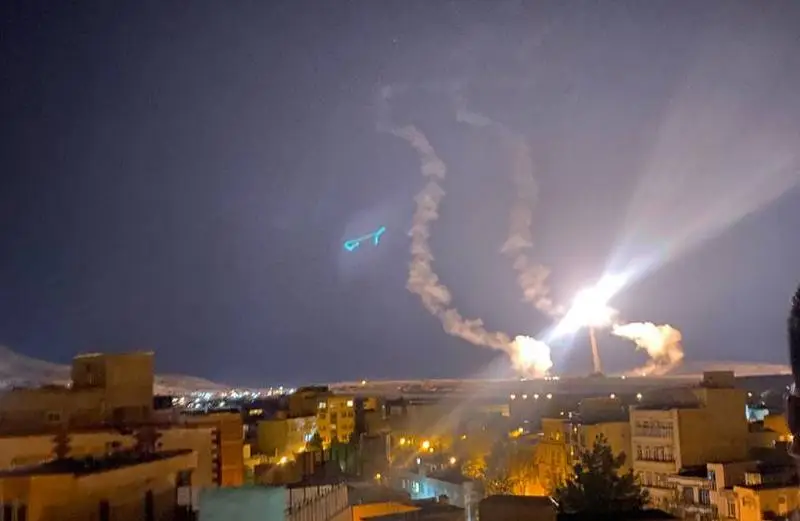 El ejército estadounidense informó haber interceptado “decenas” de misiles iraníes durante un ataque nocturno a Israel