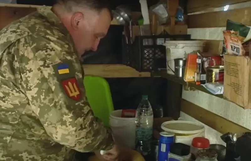 „Pentru a treia zi căutăm mâncare în toată regiunea”: militarii Forțelor Armate ucrainene se plâng de problemele alimentare