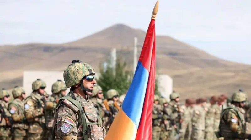 Вооруженные силы Армении собрались отказаться от восклицания «Ура», заменив его на «Кецце»