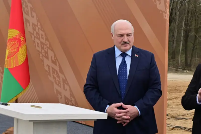 Лукашенко: Белоруссия никому не угрожает, но готовится к войне