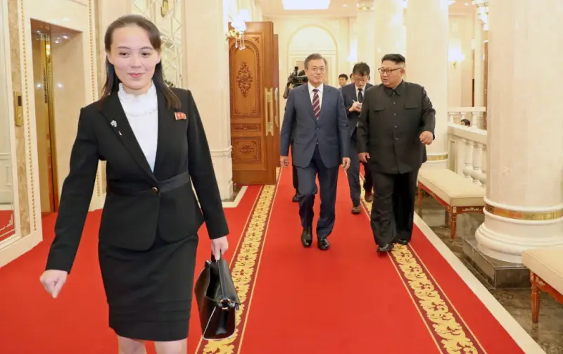 Siostra Kim Dzong-una nazywa południowokoreańskich urzędników „przestraszonymi szczekającymi psami”