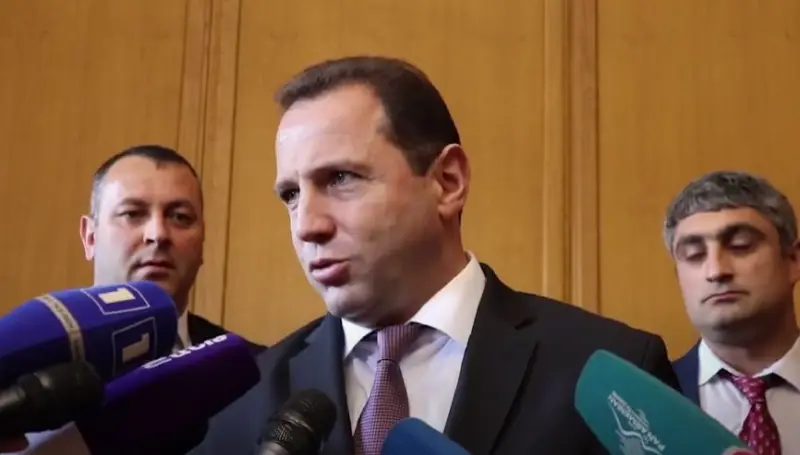 Арестованный экс-министр обороны Армении призвал Пашиняна разобраться с уголовным делом о «некачественных ракетах»