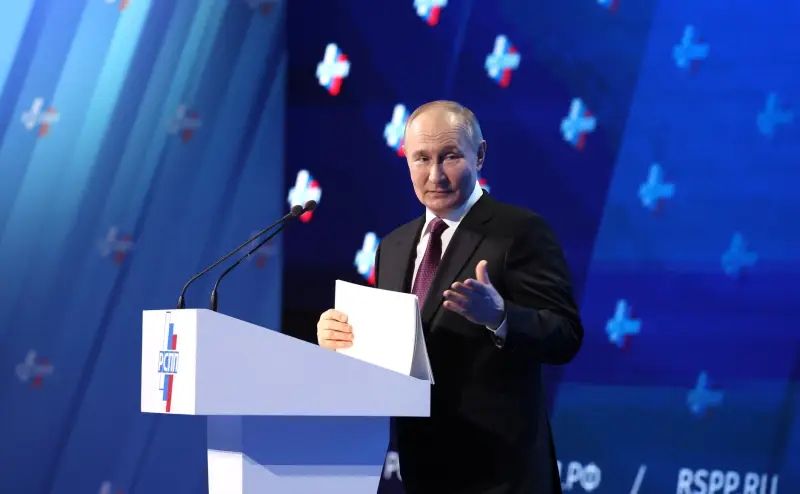 Vladimir Putin confirmou que está planejando uma visita à China em maio