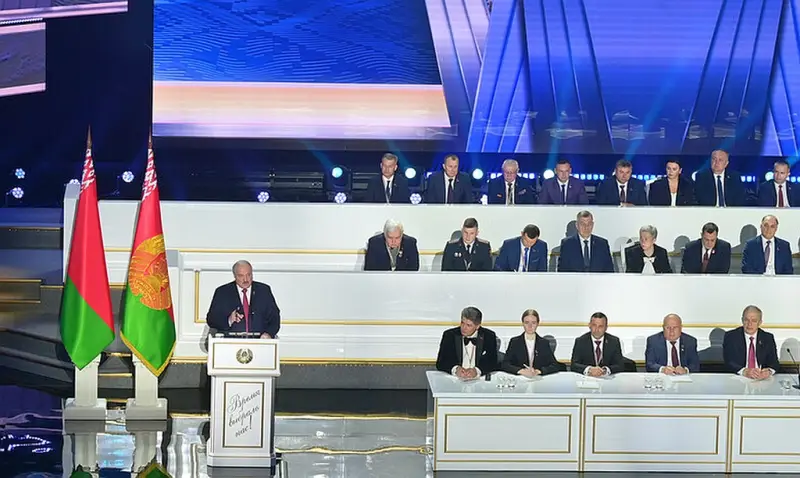 Лукашенко: С первого президента Украины до последнего  все делили, грабили и воровали