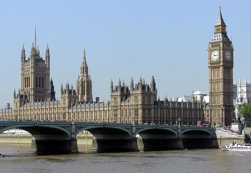 Парламент Великобритании официально распущен в преддверии досрочных выборов