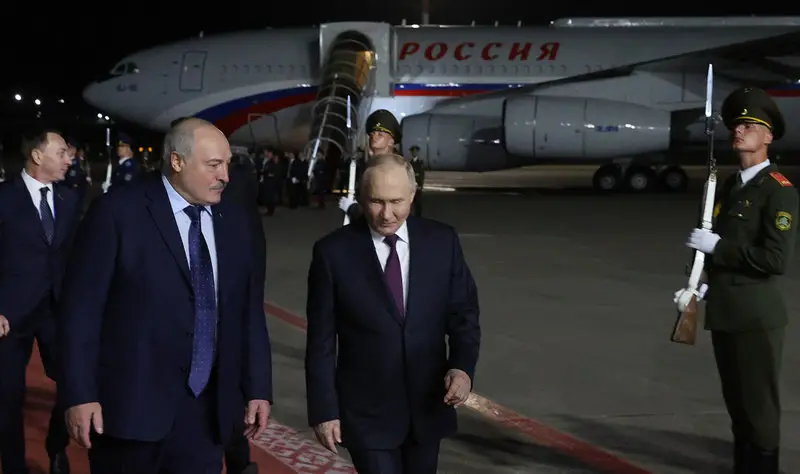 Путин обсудит с Лукашенко вопросы безопасности и участие Белоруссии в учениях с тактическим ядерным оружием