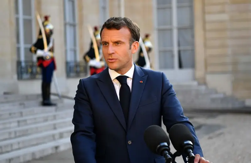 Президент Франции намерен сформировать коалицию военных инструкторов для размещения на Украине