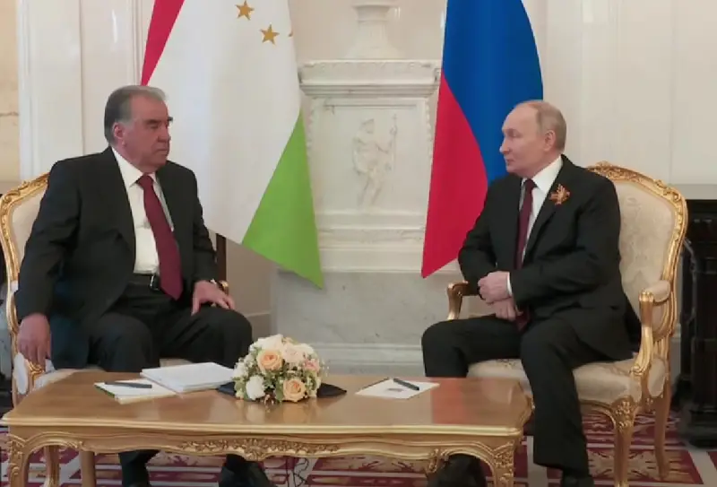 Президент РФ на встрече с лидером Таджикистана: терроризм представляет опасность для всех стран