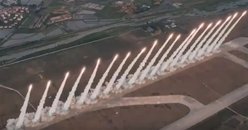 Армия КНДР показала одновременный пуск множества баллистических ракет малой дальности