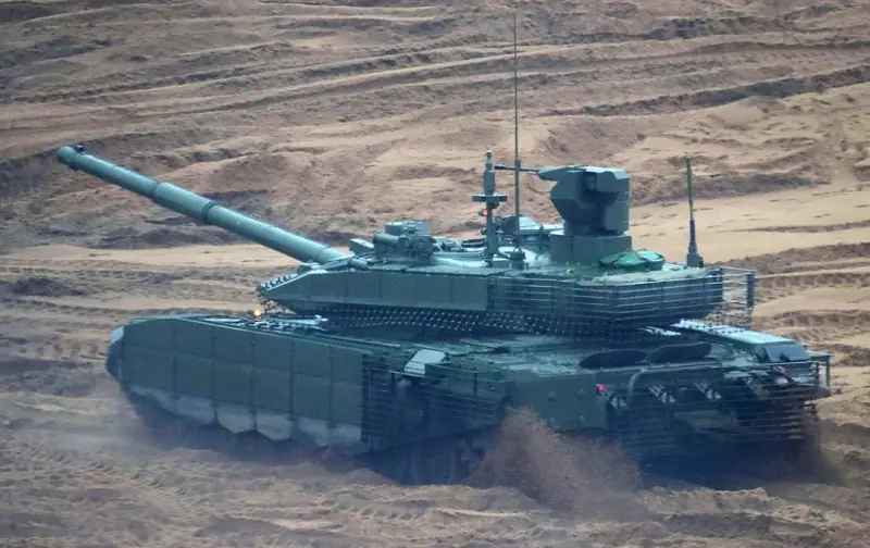 Российский танк, продолживший выполнять боевую задачу после нескольких попаданий FPV-дронов ВСУ, попал в кадр